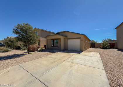 225 W Dewey Avenue - Photo 1