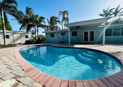 328 Se 6th Avenue - Photo 1