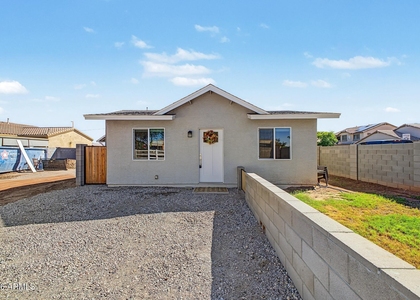 128 W Brooks Street - Photo 1