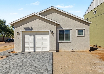 128 W Brooks Street - Photo 1