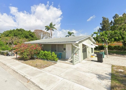 918 11th Avenue N - Photo 1