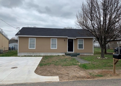 670 W Oak Street - Photo 1