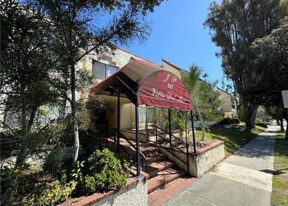 987 E Del Mar Boulevard - Photo 1