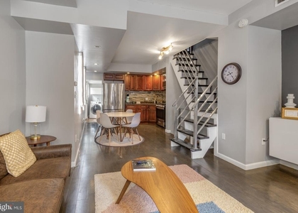 1104 E Dunton Street - Photo 1