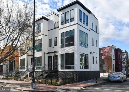 808 13th Street Ne - Photo 1