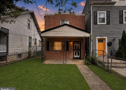 708 Alabama Avenue Se - Photo 1