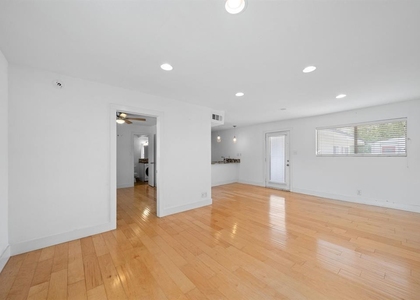 1313 E 52nd St - Photo 1