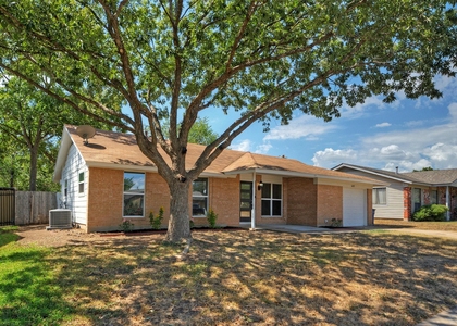 405 E Grady Dr - Photo 1