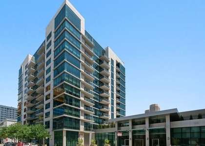 123 S Green Street - Photo 1