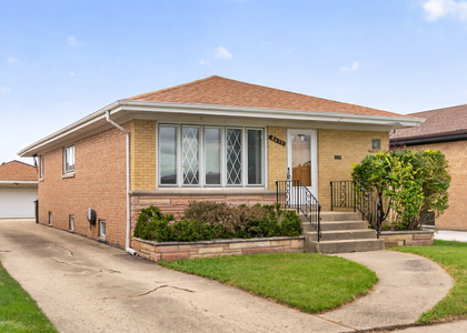 8632 W Ainslie Street - Photo 1