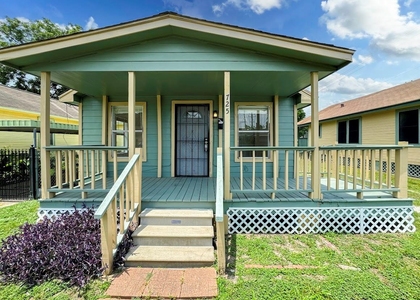 725 E 32nd 1/2 Street - Photo 1