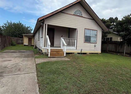 818 N Commerce Street - Photo 1