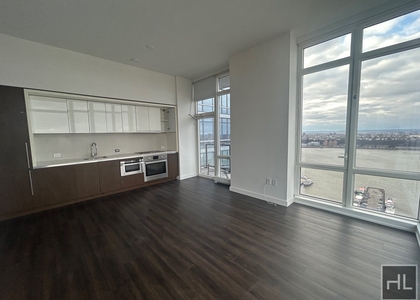 West 42 Street - Photo 1