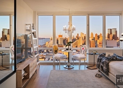 West 42 Street - Photo 1