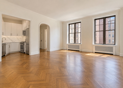 245 East 40th Street - Photo 1