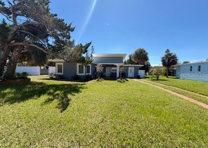 346 Pelican Avenue - Photo 1