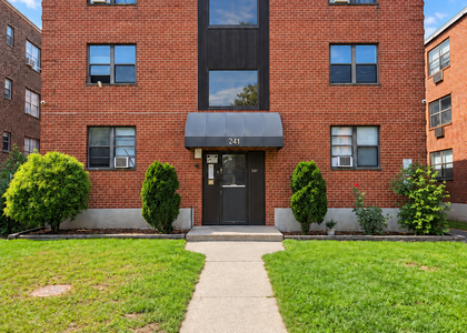 241 Laurel Street - Photo 1