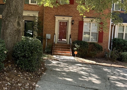 1934 Ivy Glen Drive Se - Photo 1