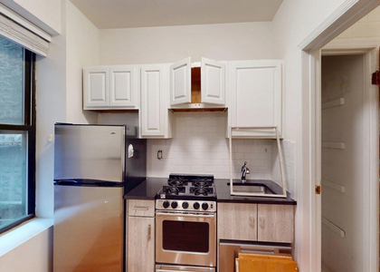 240 Waverly Place - Photo 1
