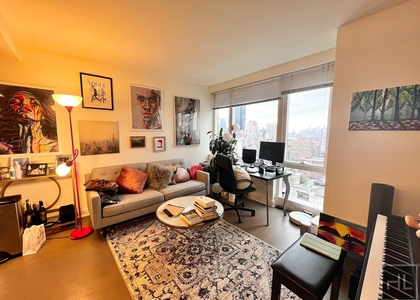 West 42nd Street - Photo 1
