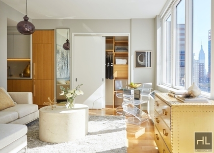 West 42 Street - Photo 1