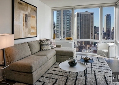 Fifth Avenue - Photo 1