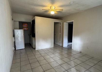 1217 Se 1st Street - Photo 1