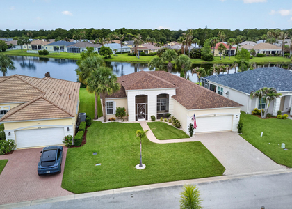 512 Sw Lake Manatee Way - Photo 1