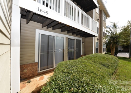 1649 Arlyn Circle - Photo 1