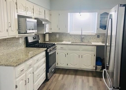 107 N Summit Street - Photo 1