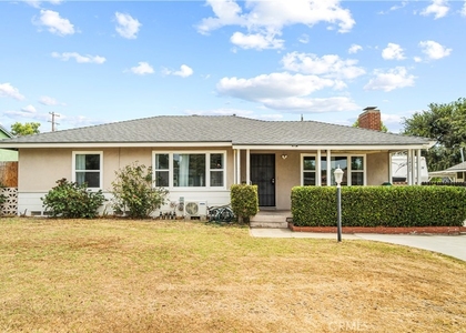 1422 N Sultana - Photo 1