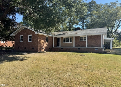402 N Pine Street - Photo 1