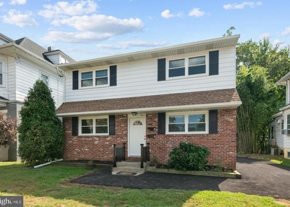 802 Collings Avenue - First Fo - Photo 1