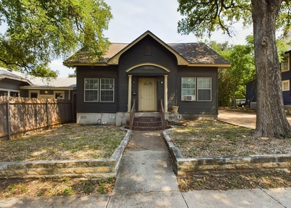 1102 W 22nd St - Photo 1