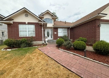 2106 Surrey Dr - Photo 1