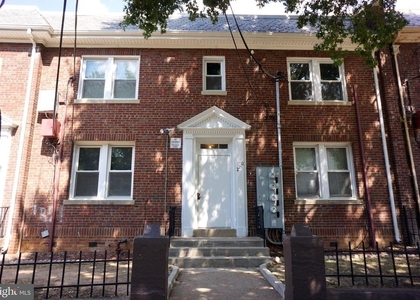 2210 Nicholson Street Se - Photo 1