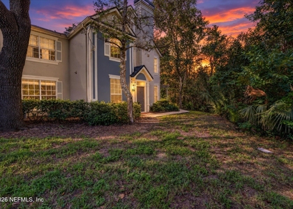 13703 Richmond Park Drive N - Photo 1