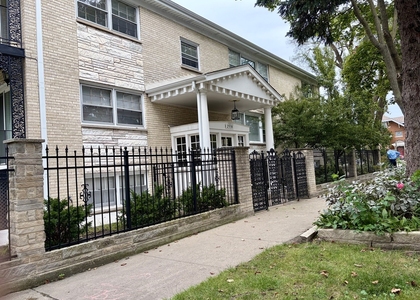 2538 W Arthur Avenue - Photo 1