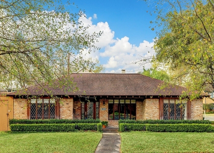 2202 Robinhood - Photo 1