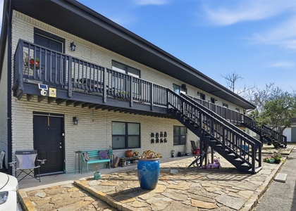 201 S Kansas Avenue - Photo 1