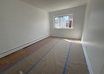 21-20 Broadway - Photo 1