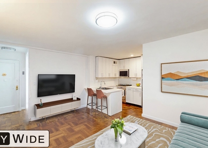 160 East 55th Street - Photo 1