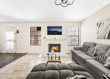 5576 W Rochelle Avenue - Photo 1