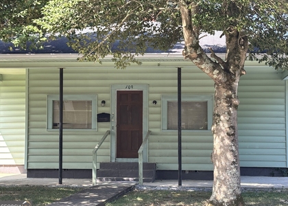 109 Newcomb Street - Photo 1