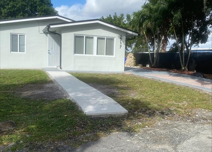 2717 Sw 9th Street - Photo 1