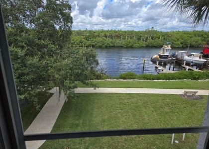 2512 Se Anchorage Cove - Photo 1
