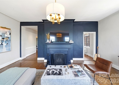 301 W 10th Street - Photo 1