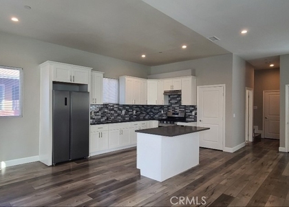 866 E 46th - Photo 1