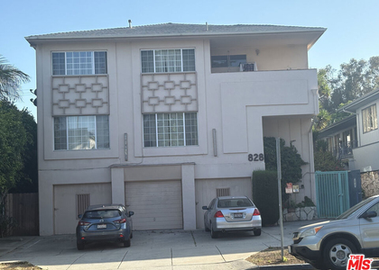 828 Lincoln Boulevard - Photo 1