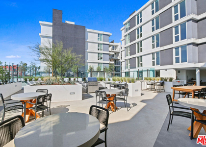 200 N Vermont Avenue - Photo 1